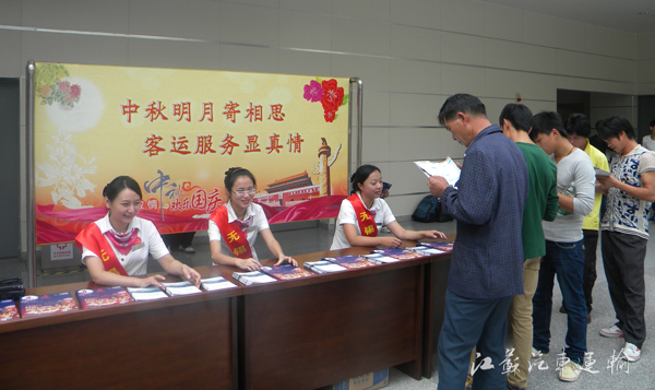 无锡汽车站：“双节运输”特色服务显温情